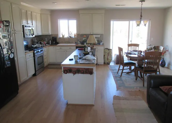 Peaks Wildernest House Bed And Breakfast - Vaccinations Required